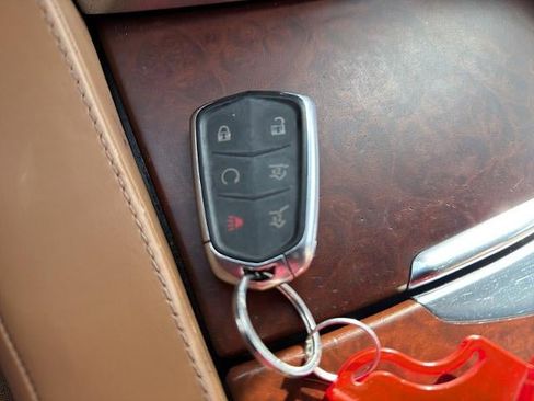 Used 2017 Cadillac Escalade ESV Platinum image 32