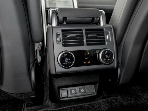 Used 2025 Land Rover Discovery Dynamic SE AWD/4WD image 16
