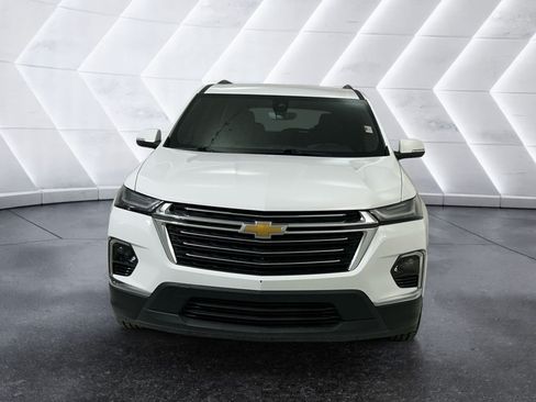 Used 2023 Chevrolet Traverse LT FWD image 2