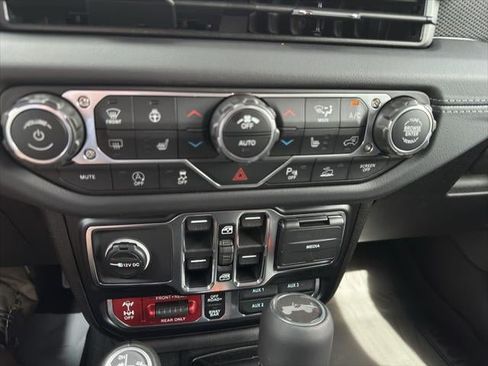 New 2026 Jeep Wrangler Unlimited Rubicon AWD/4WD image 35