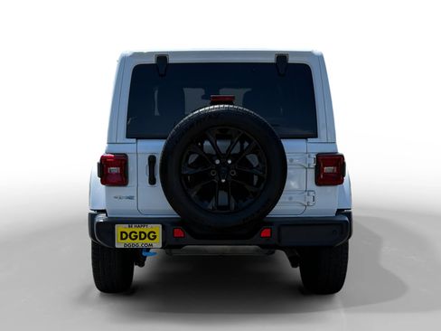 Used 2024 Jeep Wrangler Unlimited Sahara w/ Safety Group AWD/4WD image 4
