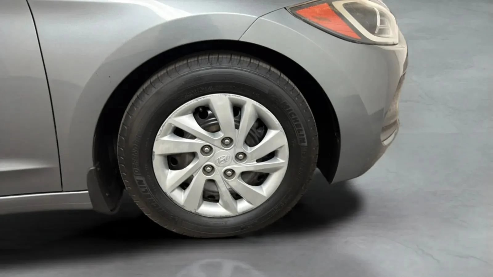 Used 2017 Hyundai Elantra SE FWD image 25