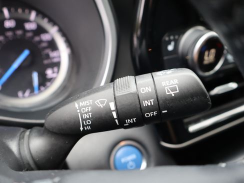 Used 2021 Toyota Highlander XLE AWD/4WD image 37