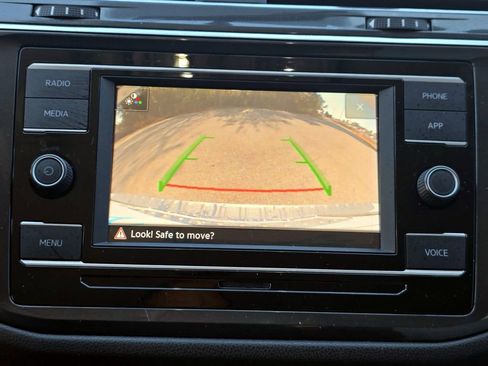 Certified 2022 Volkswagen Tiguan S image 17