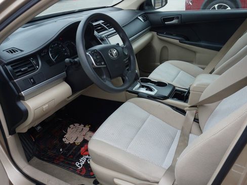Used 2012 Toyota Camry LE image 5