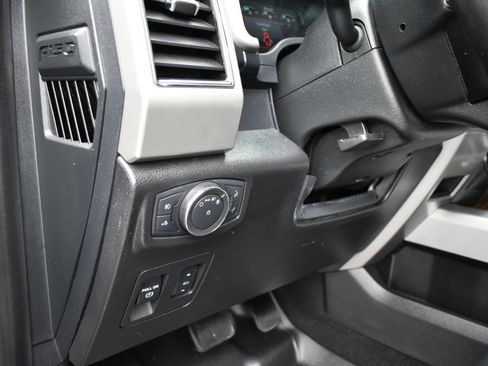 Used 2019 Ford F150 Lariat image 41