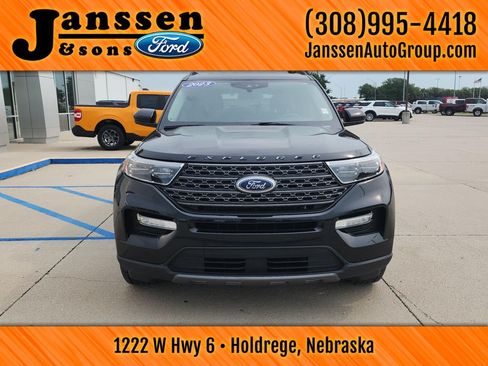 Used 2023 Ford Explorer XLT w/ Equipment Group 202A AWD/4WD image 3