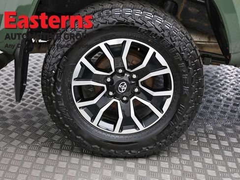 Used 2022 Toyota Tacoma TRD Sport AWD/4WD image 30
