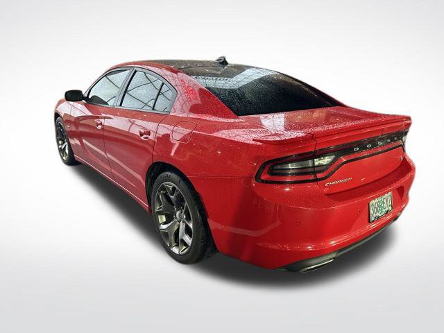 Used 2016 Dodge Charger R/T w/ Plus Group RWD image 3