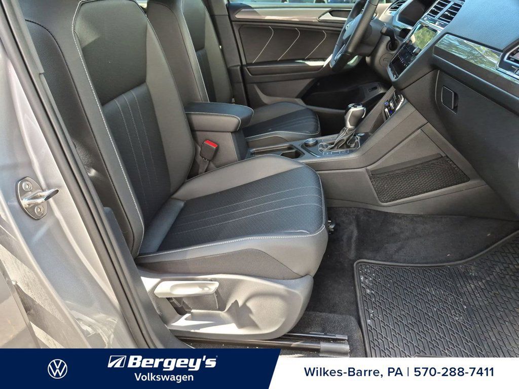 Certified 2024 Volkswagen Tiguan SE R-Line AWD/4WD image 28