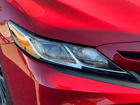 Used 2019 Toyota Camry SE w/ Sunroof Package image 14