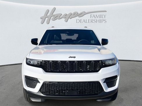 Used 2024 Jeep Grand Cherokee Altitude image 6