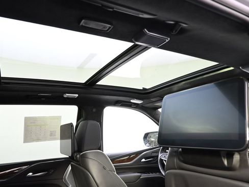 Used 2023 Cadillac Escalade Sport Platinum w/ LPO, ONYX Package AWD/4WD image 17