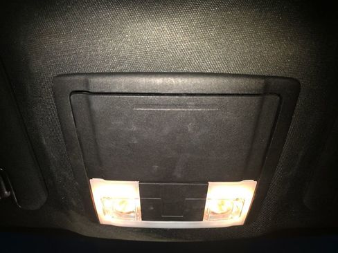 Used 2018 Ford Explorer XLT AWD/4WD image 13