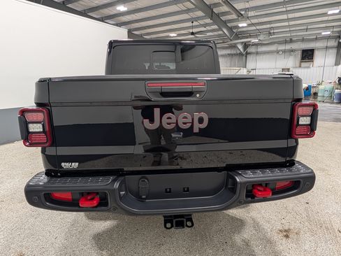 Used 2021 Jeep Gladiator Rubicon AWD/4WD image 9