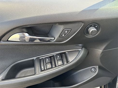 Used 2017 Chevrolet Cruze LT w/ Convenience Package image 11