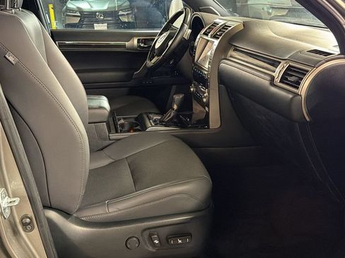 Used 2021 Lexus GX 460 Premium w/ Premium Package AWD/4WD image 10