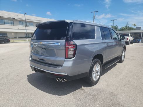 Used 2023 Chevrolet Suburban Premier image 5