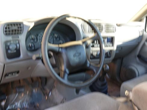 Used 2000 Chevrolet S10 Pickup LS w/ Preferred Equipment Group image 52