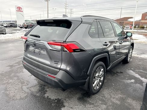 Used 2023 Toyota RAV4 XLE Premium image 8
