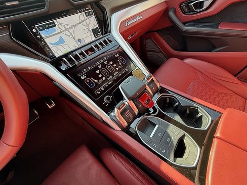 Used 2022 Lamborghini Urus image 15