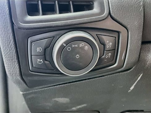 Used 2015 Ford Focus SE w/ Equipment Group 201A FWD image 10