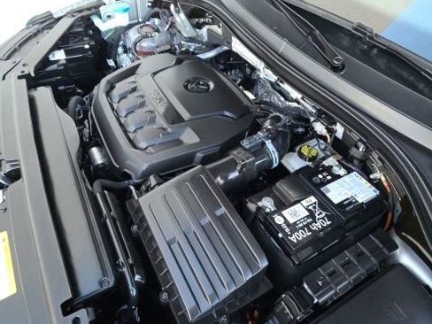 Used 2024 Volkswagen Tiguan SE AWD/4WD image 25
