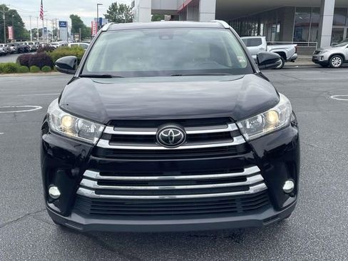Used 2019 Toyota Highlander Limited FWD image 2