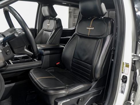 Used 2024 Ford F350 Platinum w/ FX4 Off-Road Package image 31