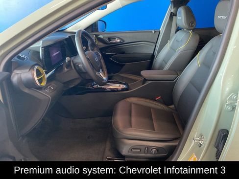 Used 2025 Chevrolet Trax ACTIV w/ Sunroof Package FWD image 9