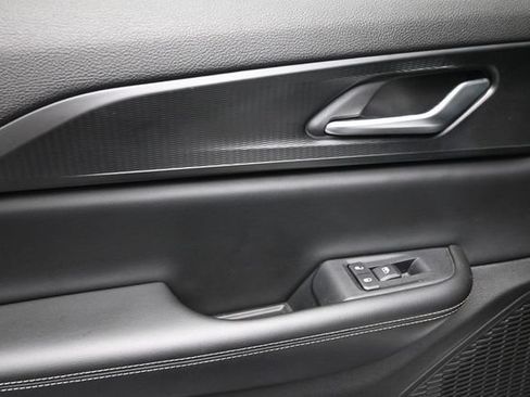 Used 2023 Jeep Grand Cherokee Altitude RWD image 10