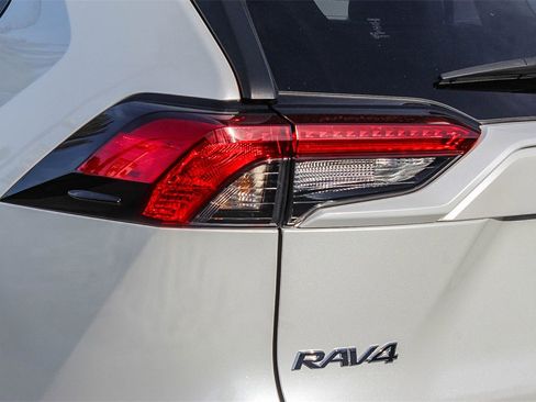 Used 2023 Toyota RAV4 XLE Premium image 7