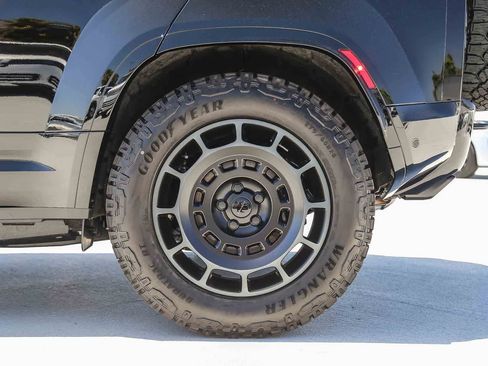 New 2026 Land Rover Defender 110 OCTA AWD/4WD image 8
