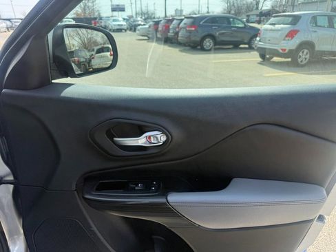 Used 2014 Jeep Cherokee Limited w/ Luxury Group image 25