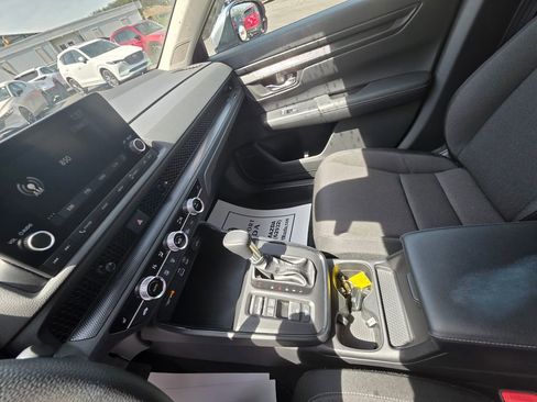 Used 2024 Honda CR-V EX image 16