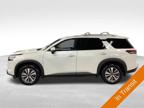 Used 2022 Nissan Pathfinder SL AWD/4WD image 3