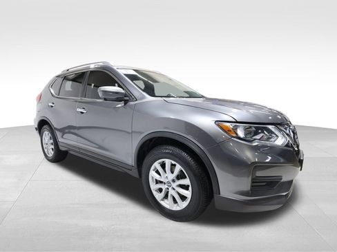 Used 2017 Nissan Rogue SV w/ SV Premium Package image 6