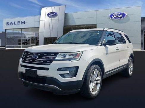 Used 2017 Ford Explorer XLT w/ Equipment Group 202A AWD/4WD image 6