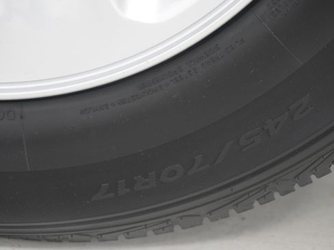 Used 2017 Jeep Grand Cherokee Laredo image 23