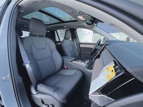 New 2026 Volvo XC90 B6 Plus w/ Protection Package Premier image 28