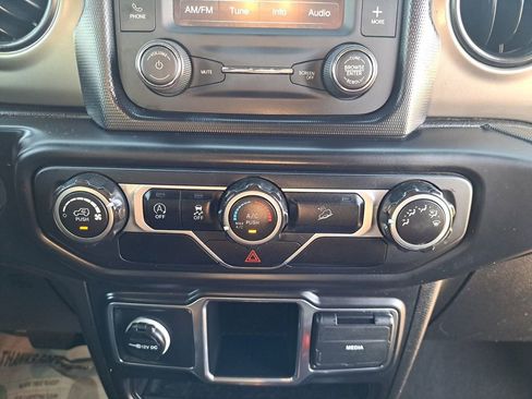 Used 2019 Jeep Wrangler Sport image 4