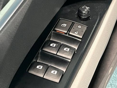 Used 2019 Toyota Camry LE FWD image 29