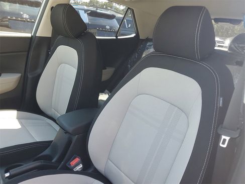 New 2025 Hyundai Venue SEL image 15