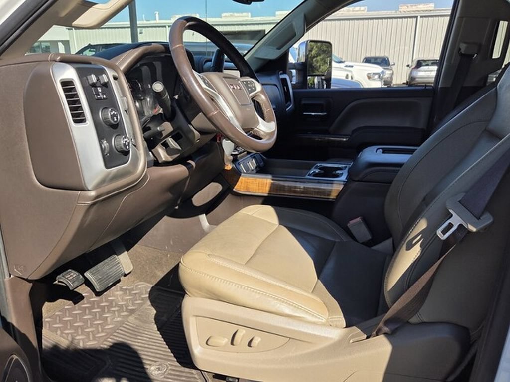 Used 2017 GMC Sierra 2500 SLT w/ Duramax Plus Package AWD/4WD image 3