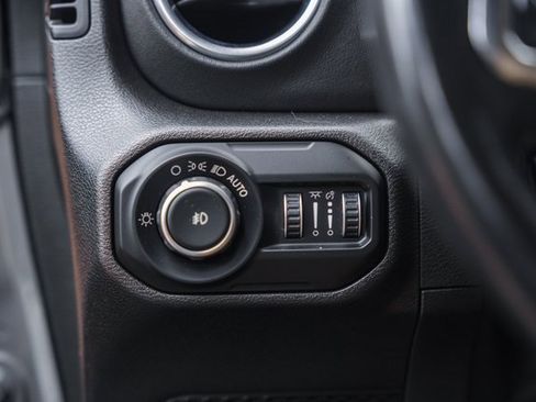 Used 2018 Jeep Wrangler Unlimited Sahara w/ Dual Top Group image 39