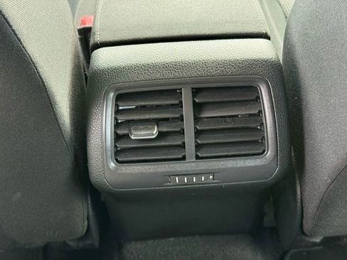 Used 2016 Volkswagen Golf S image 42