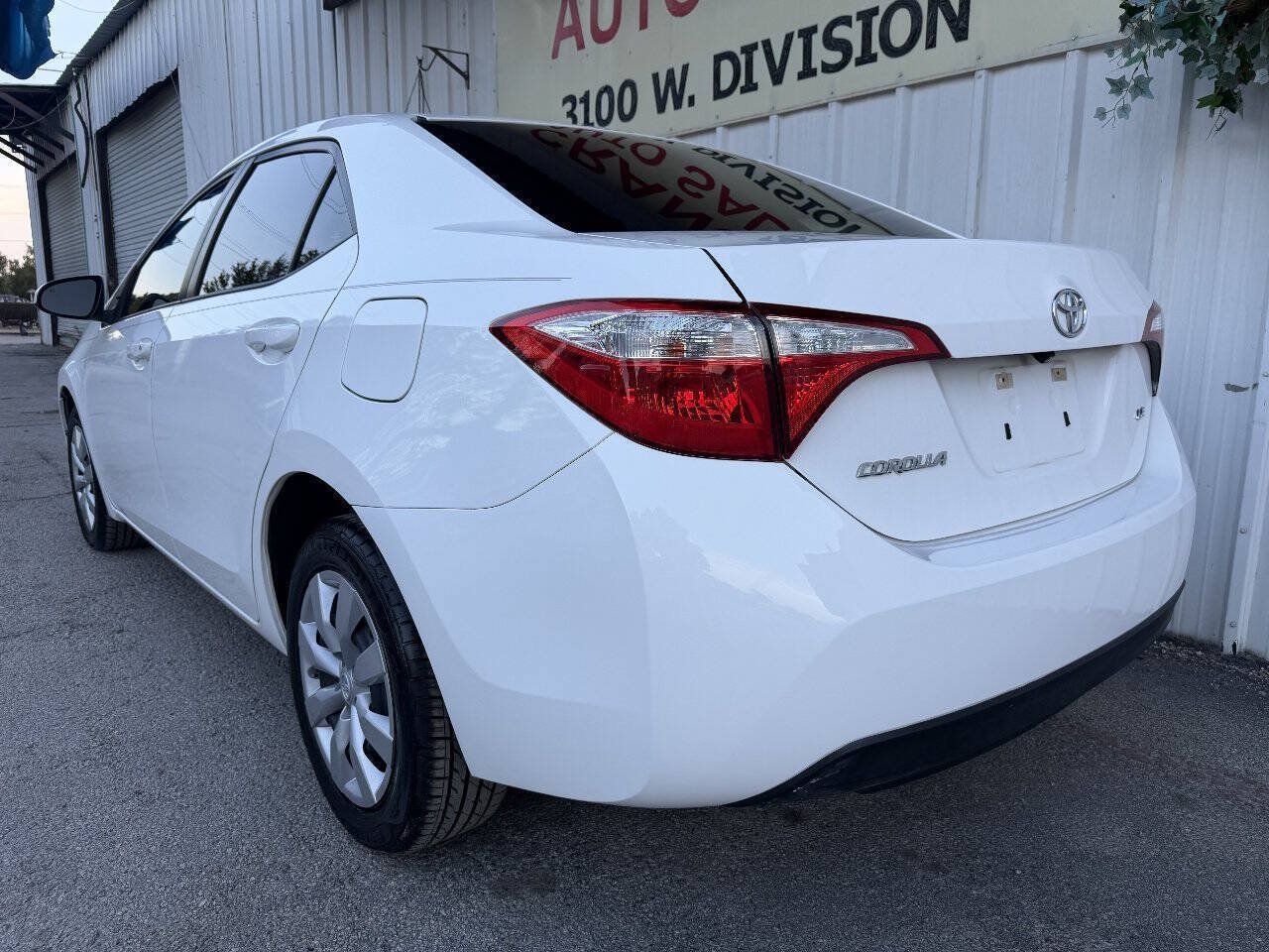 Used 2016 Toyota Corolla LE FWD image 10