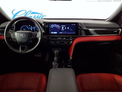 Used 2025 Toyota Camry XSE FWD image 13