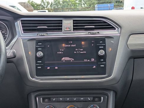 Used 2018 Volkswagen Tiguan SE FWD image 21