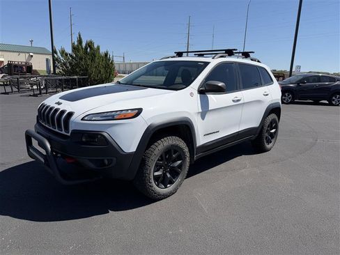 Used 2016 Jeep Cherokee Trailhawk w/ Comfort/Convenience Group AWD/4WD image 4